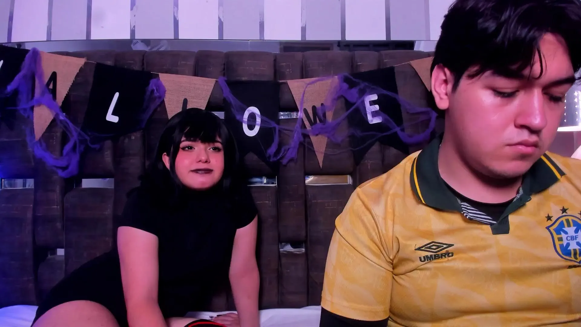 Offline EmilyANDrew on Cam4