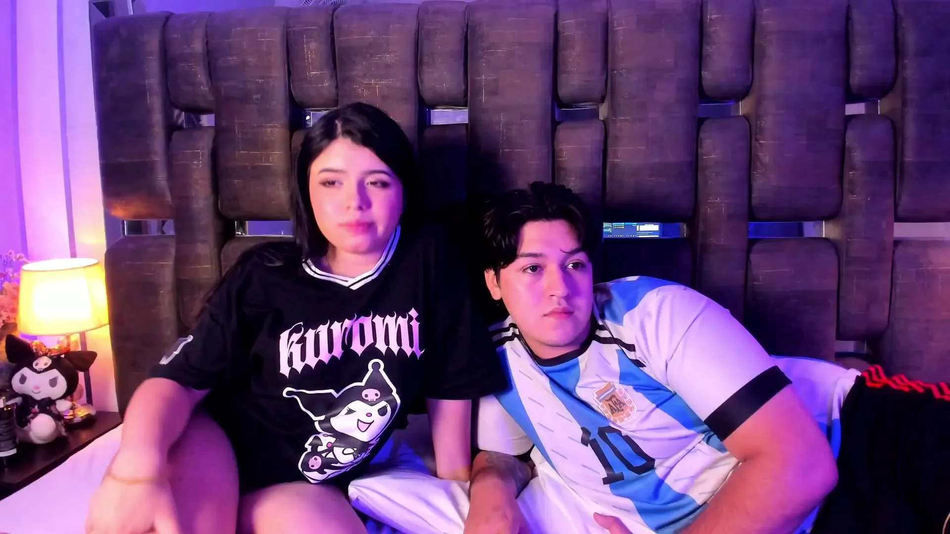 Offline EmilyANDrew on Cam4