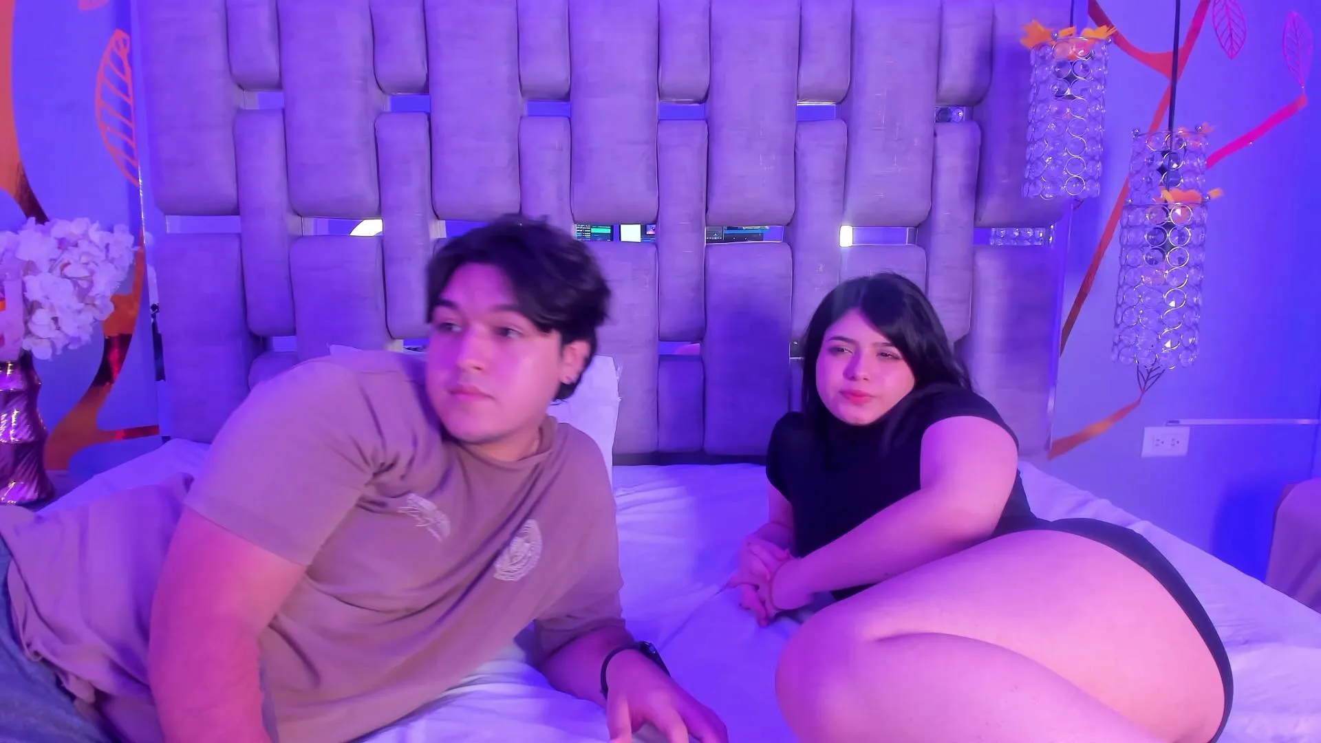 Offline EmilyANDrew on Cam4