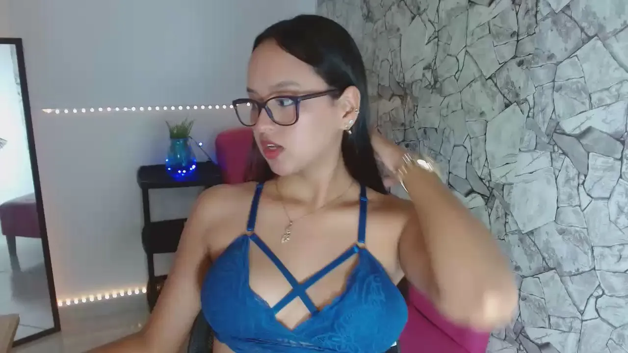 Freechat Emilybateee on Cam4