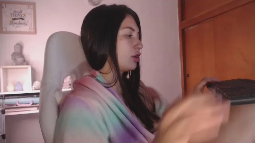 Offline emilyjang on Cam4