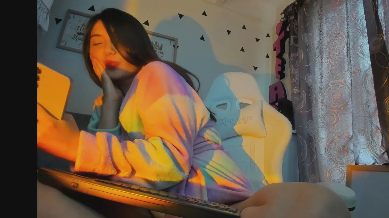 Offline emilyjang on Cam4