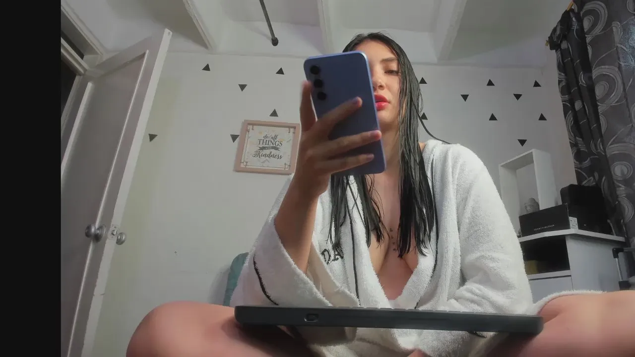 Offline emilyjang on Cam4