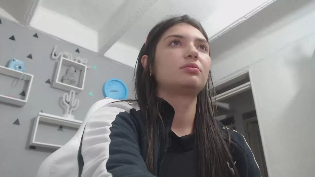 Offline emilyjang on Cam4