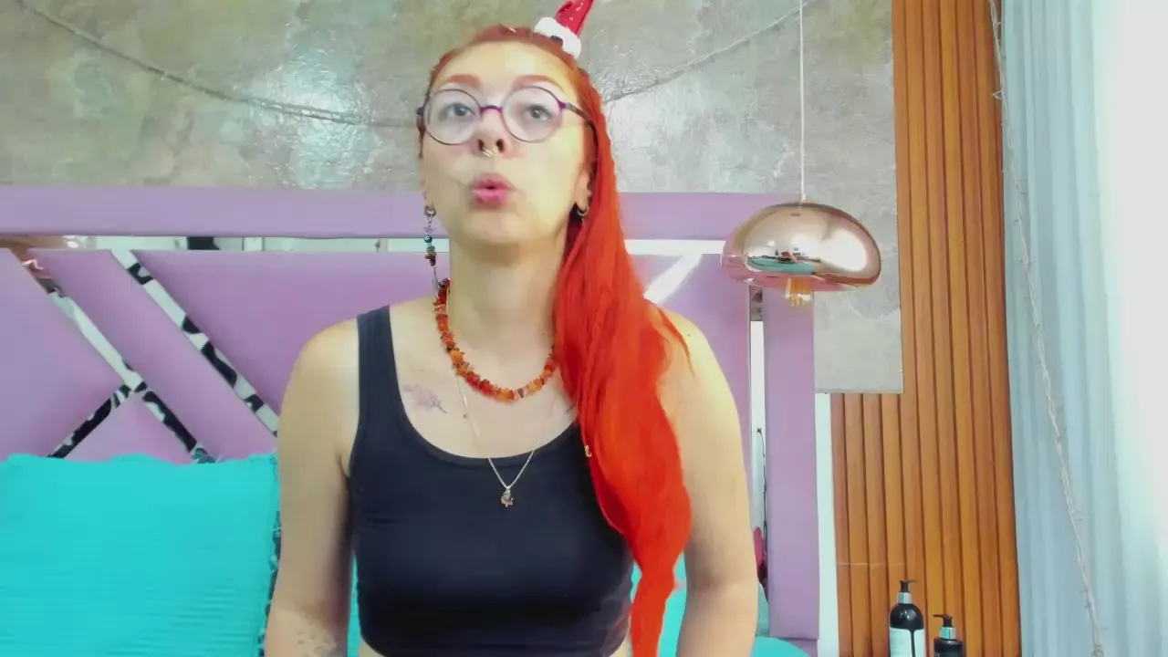 Freechat EmilyRedd on Cam4