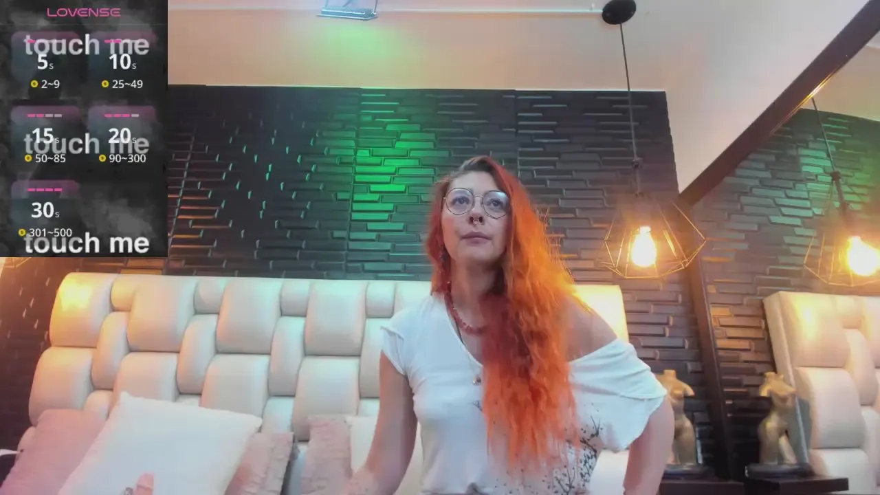 Freechat EmilyRedd on Cam4