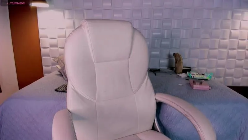 Freechat EmilySantoss on Cam4