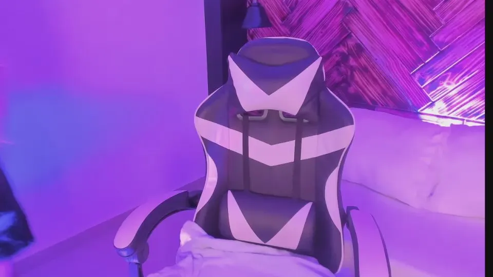 Offline emma_collson on Cam4