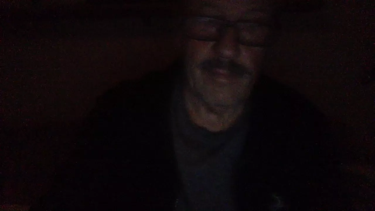 Offline emmasuel84 on Cam4