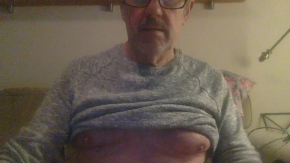 Offline emmasuel84 on Cam4