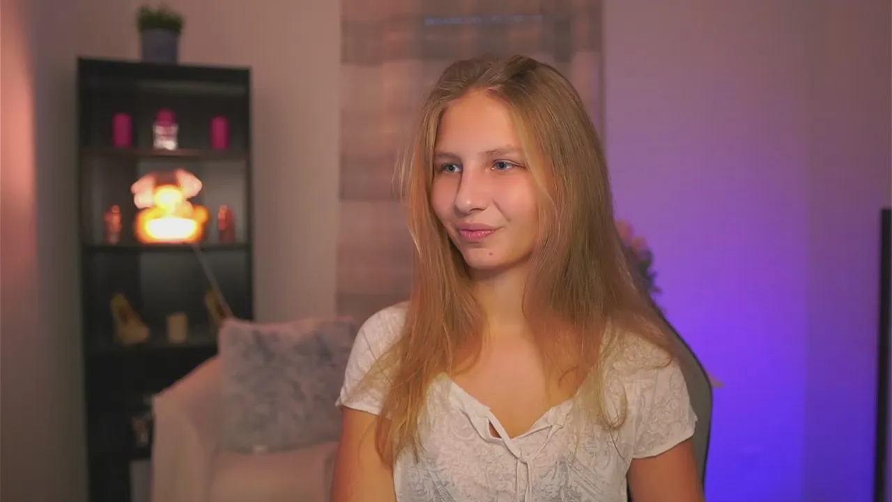 Offline emmie_murray on Cam4