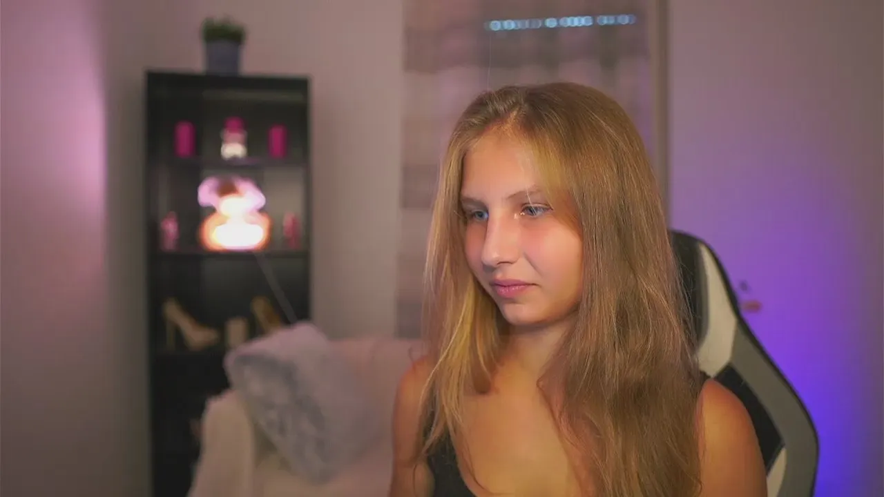 Offline emmie_murray on Cam4