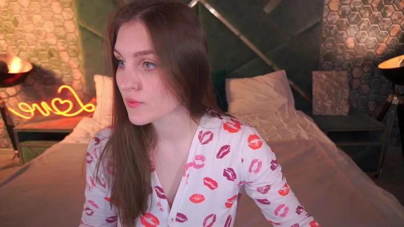 Offline EmmyCharm on Cam4