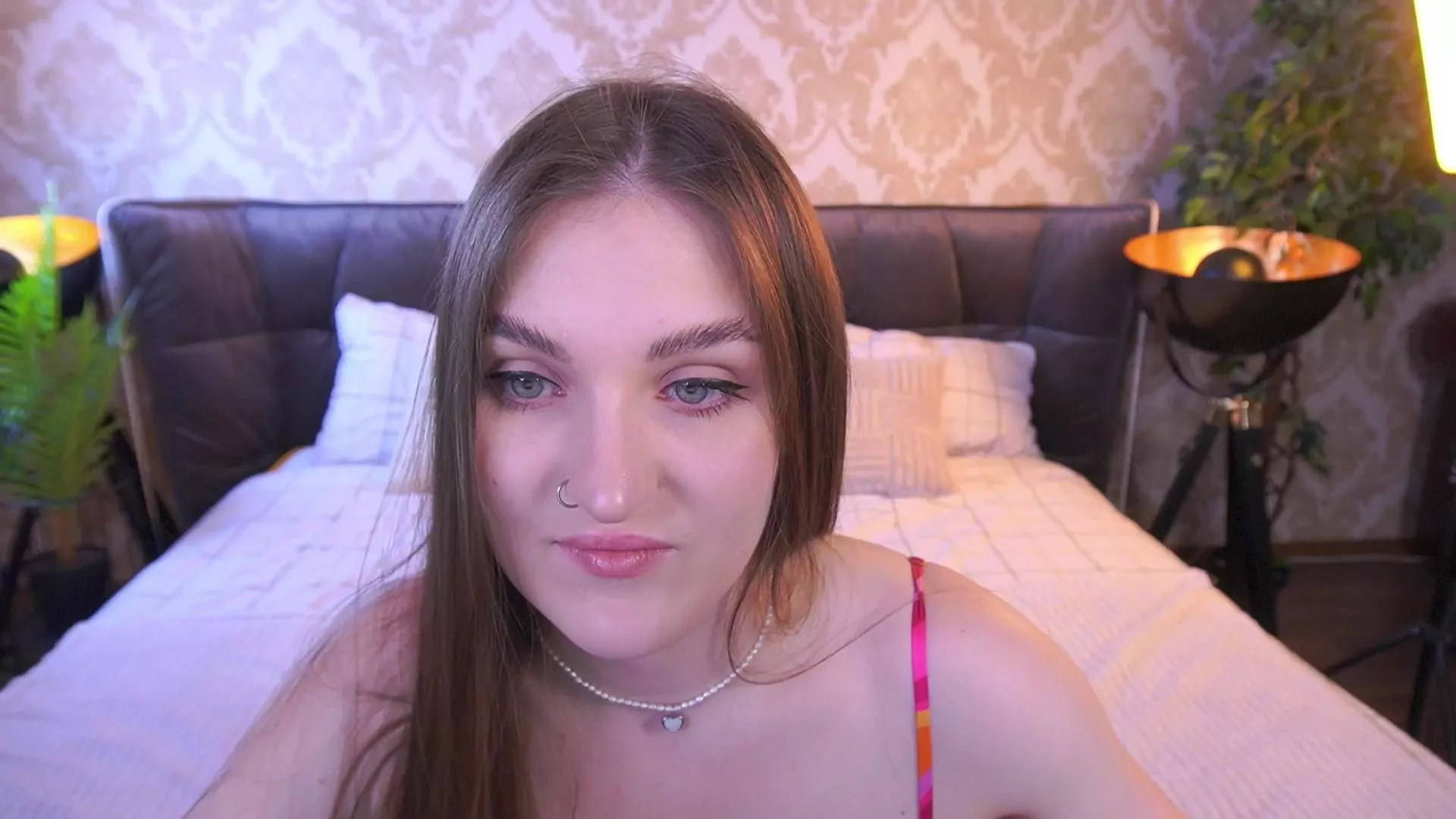 Offline EmmyCharm on Cam4