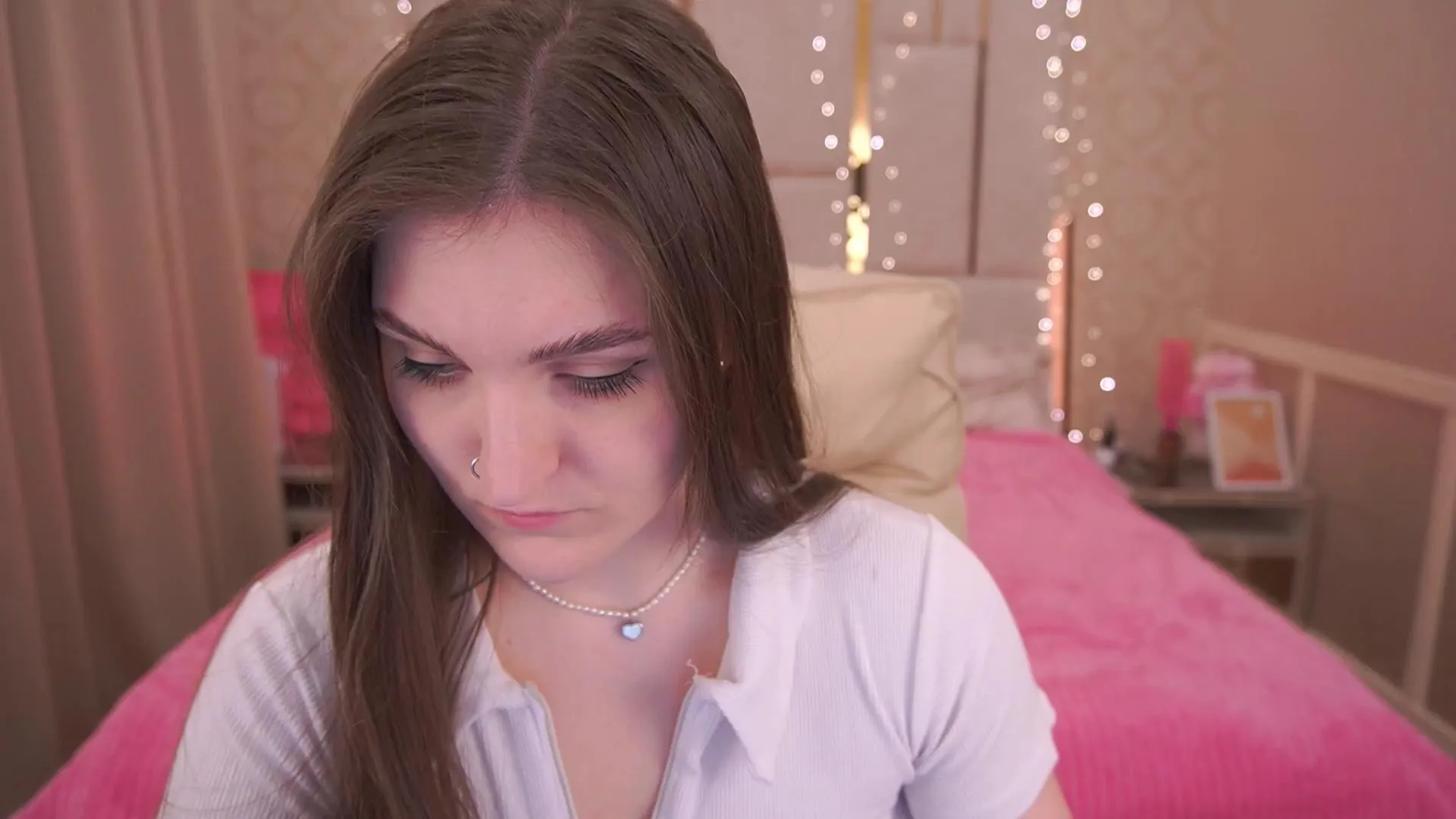 Offline EmmyCharm on Cam4