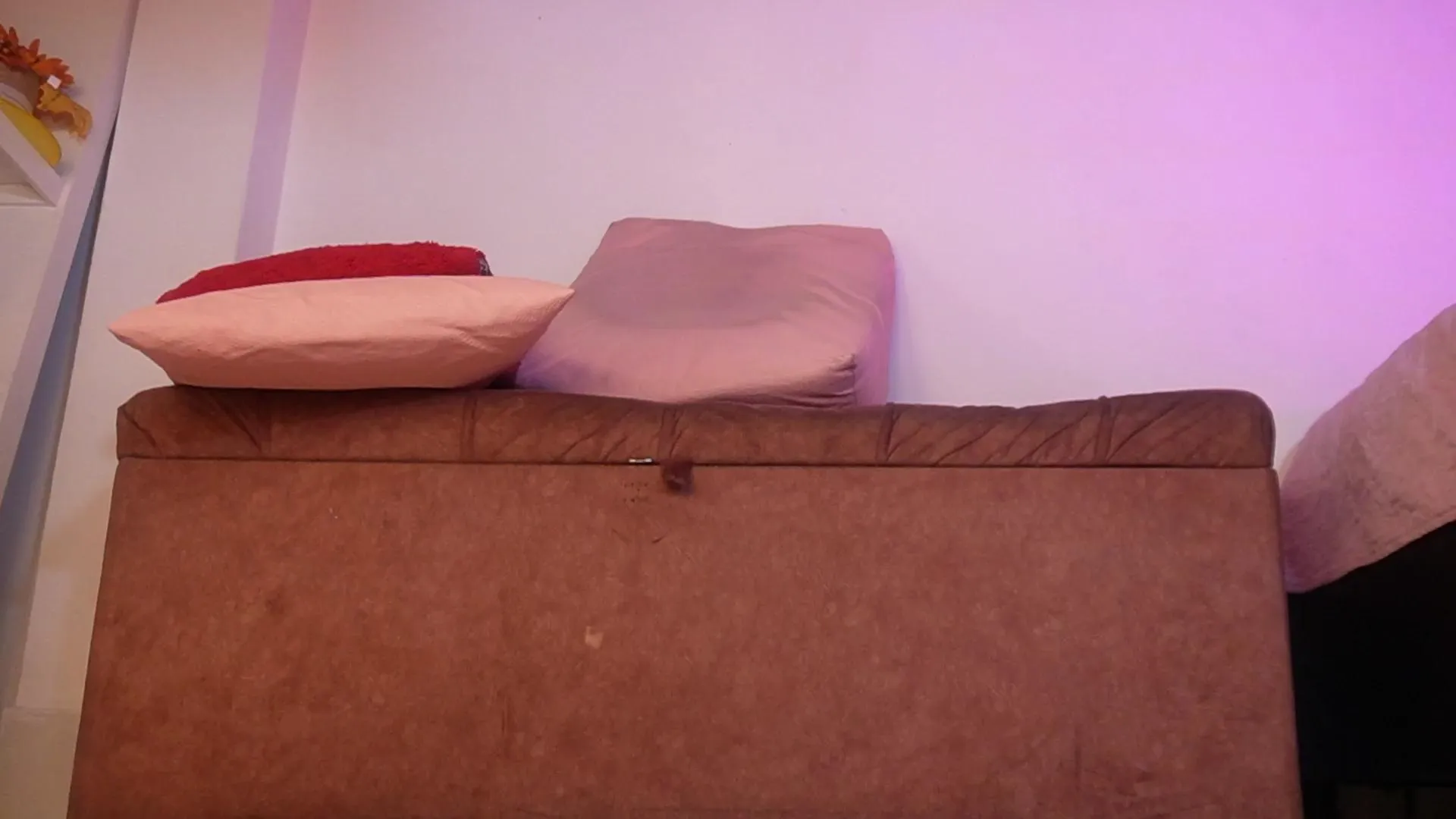 Freechat emyli_sw on Cam4