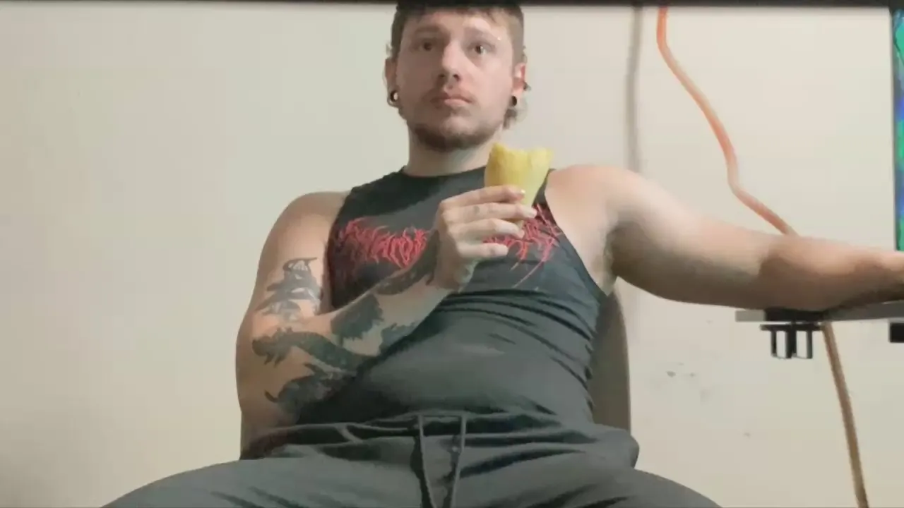 Offline Eskolhandsome on Cam4