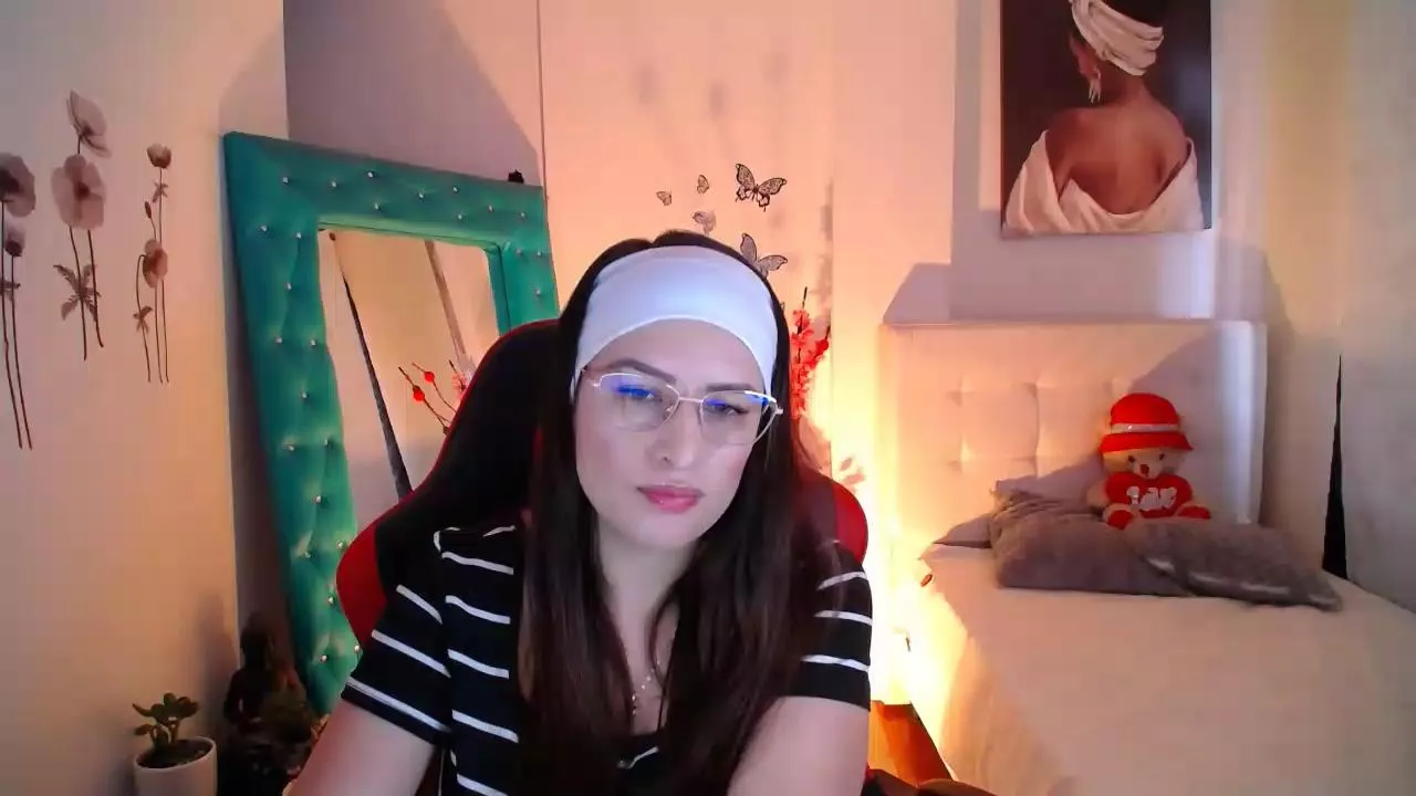 Offline esmeralda098 on Cam4