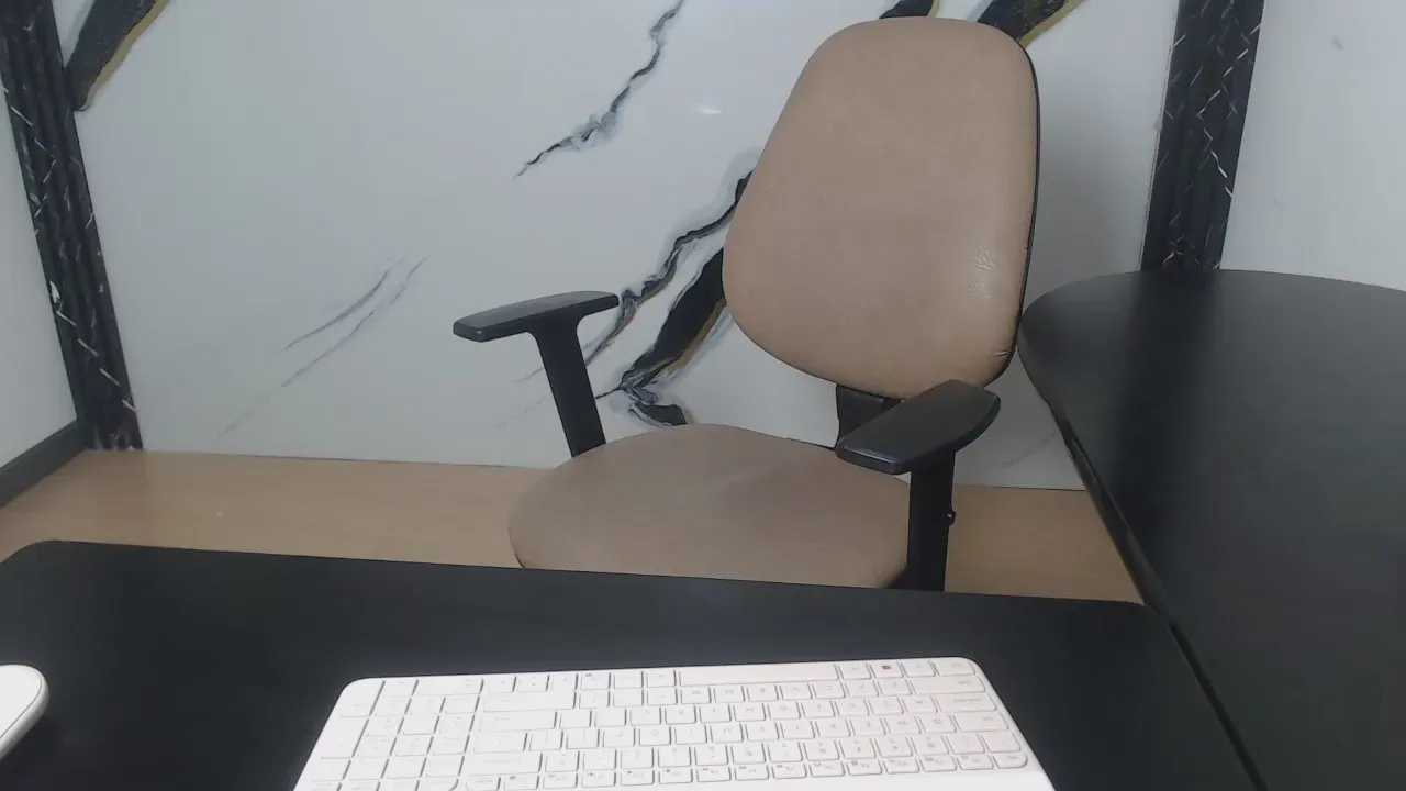 Offline esmeralda_bk on Cam4