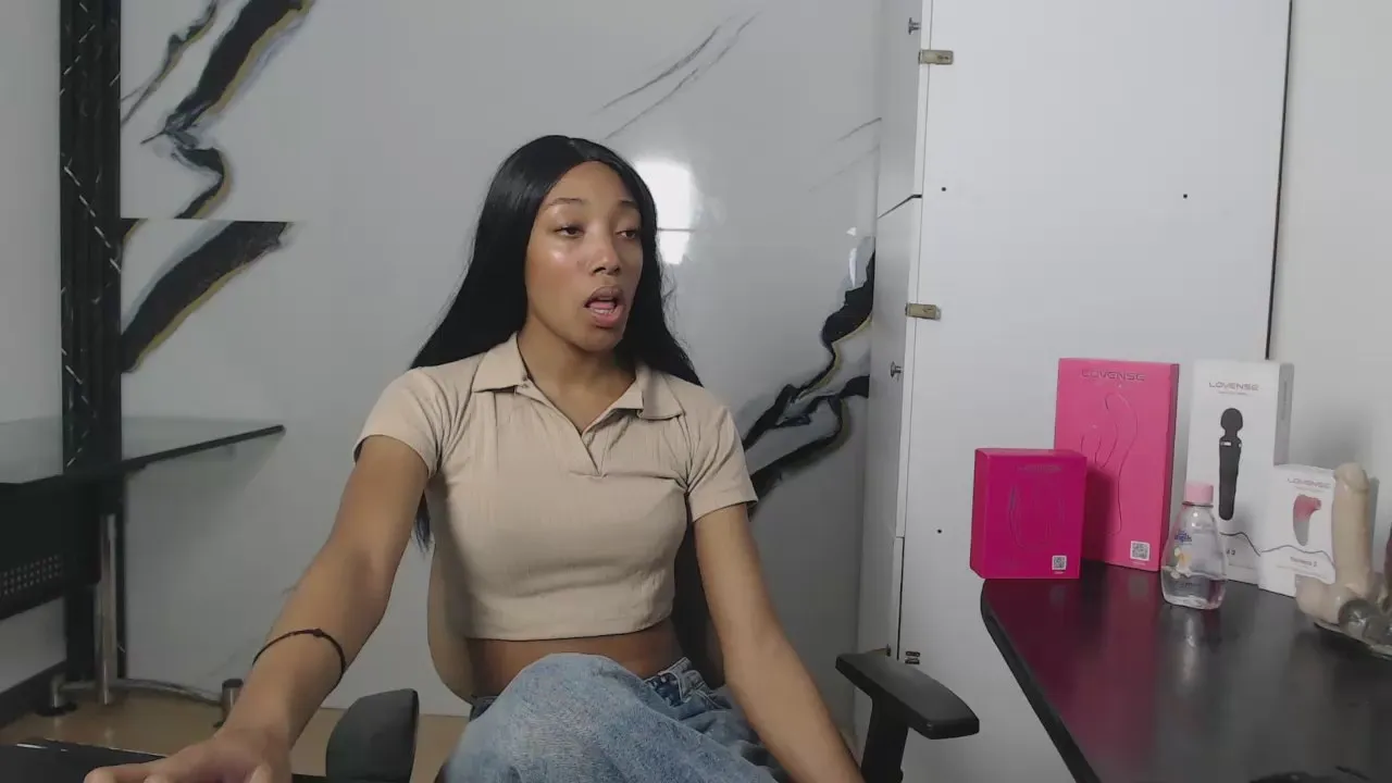 Offline esmeralda_bk on Cam4