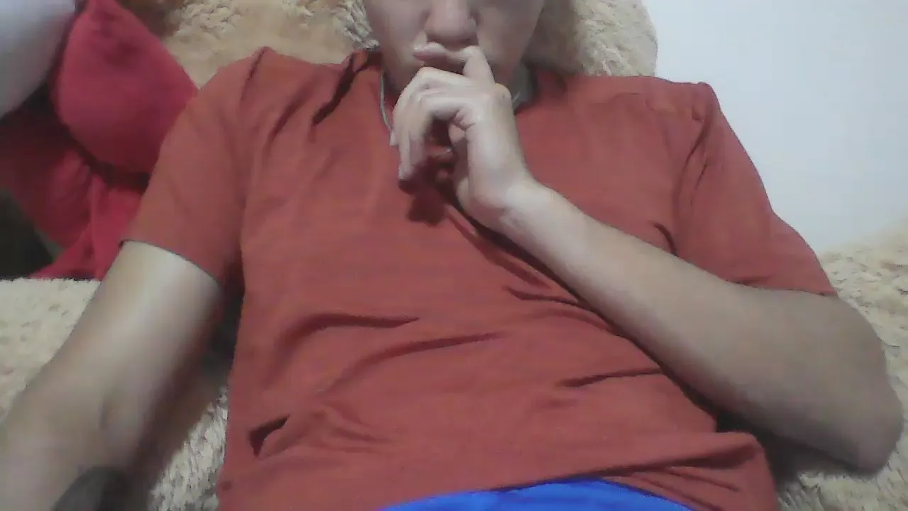 Offline estebitan243 on Cam4