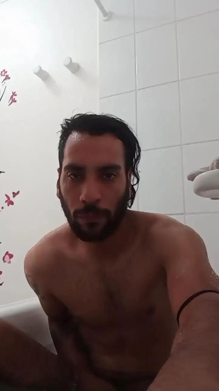 Offline fantom37 on Cam4