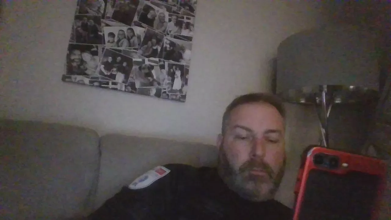 Offline Feature_me on Cam4