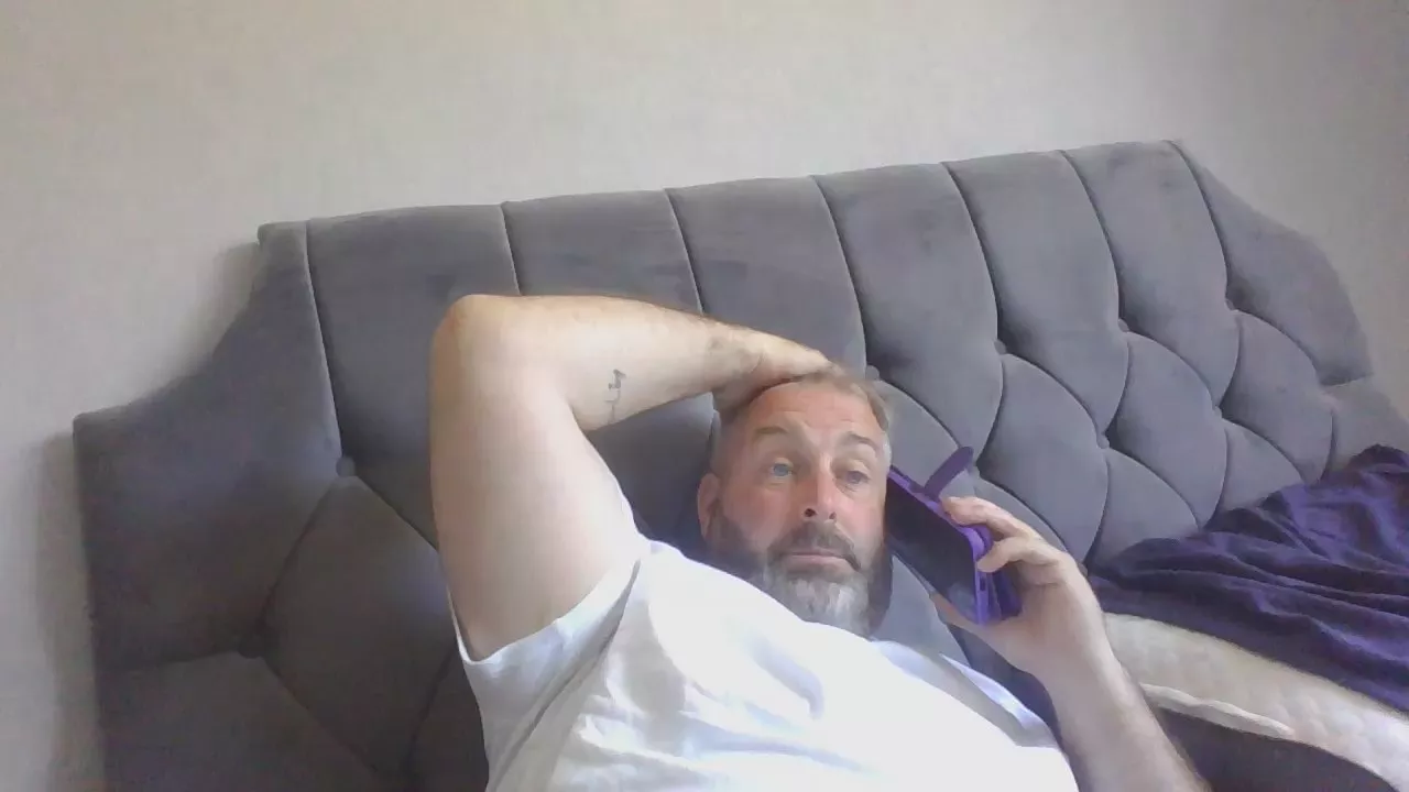 Offline Feature_me on Cam4