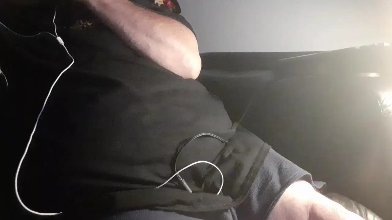 Offline Felonious on Cam4