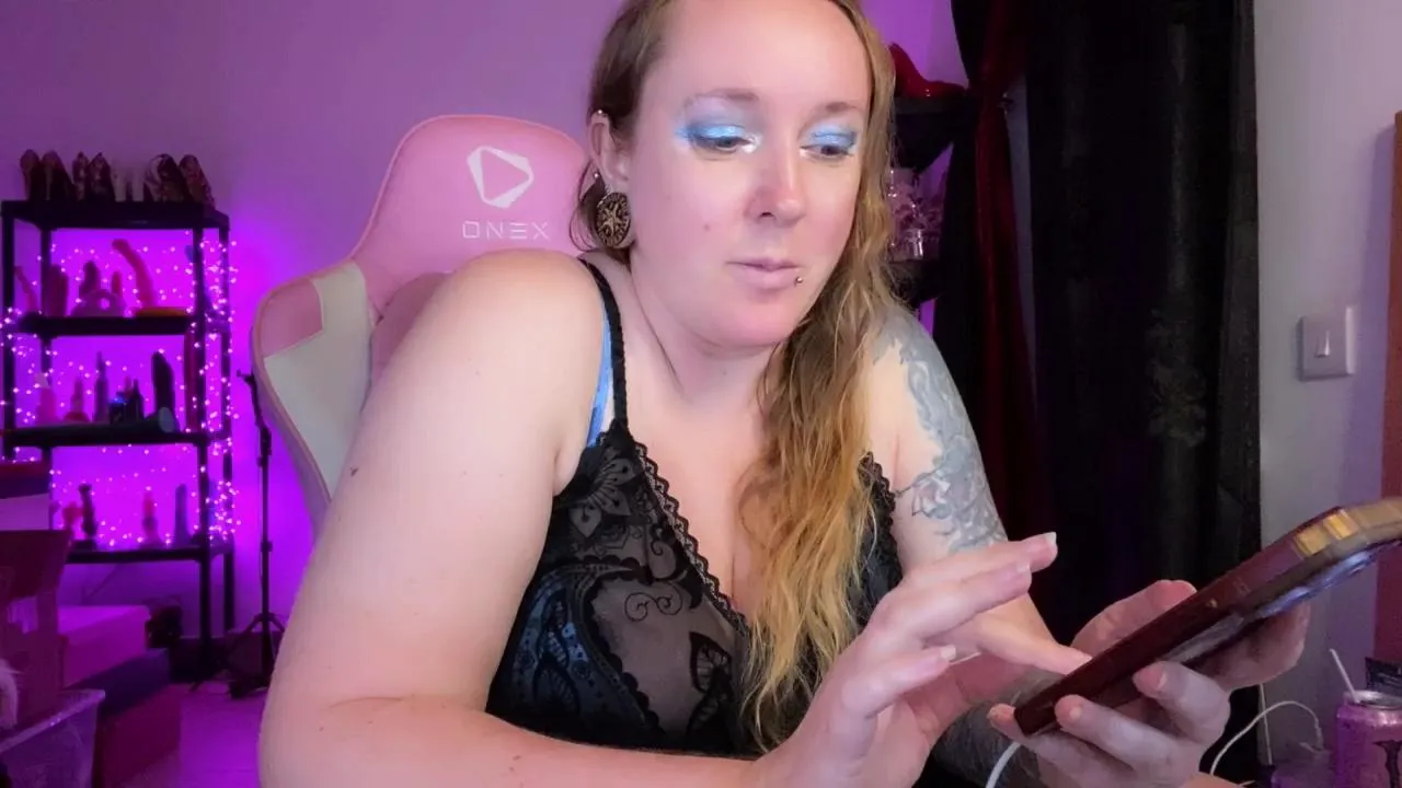 Offline fetish_girl on Cam4