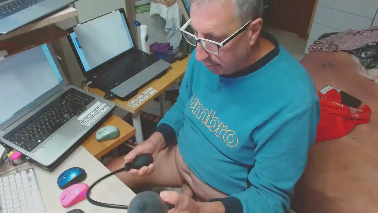 Offline firenze103 on Cam4