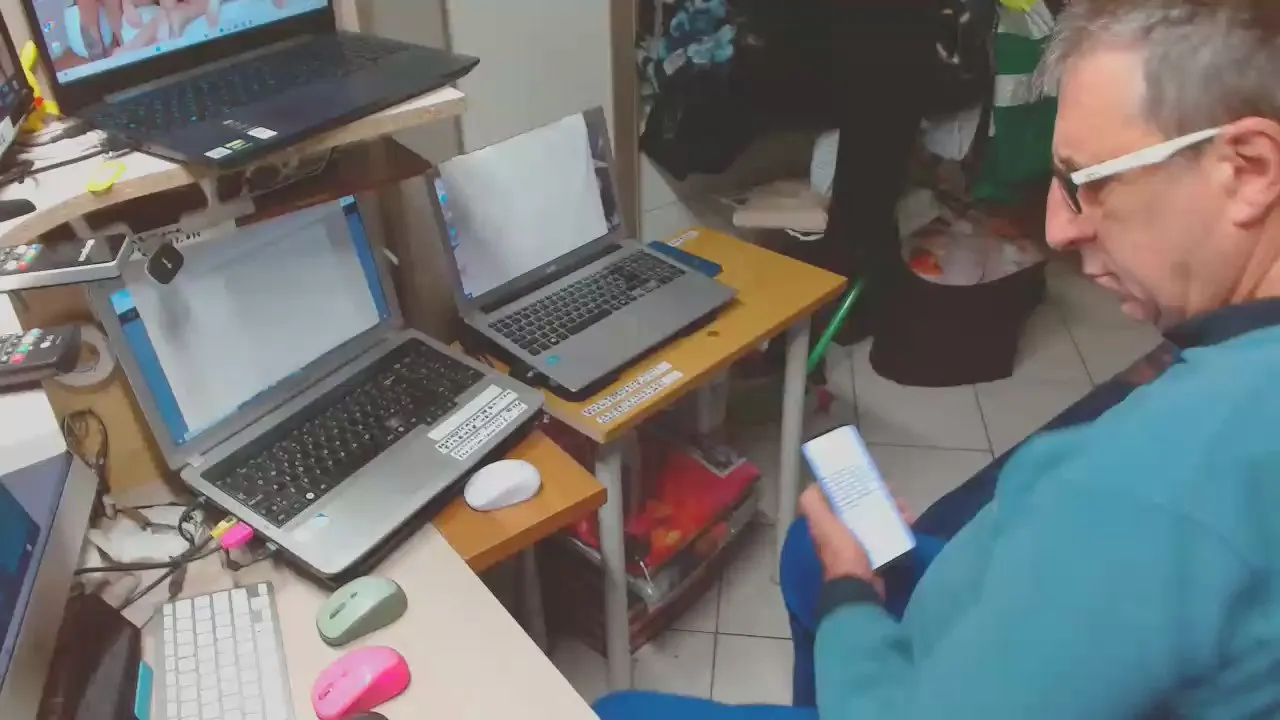 Offline firenze103 on Cam4