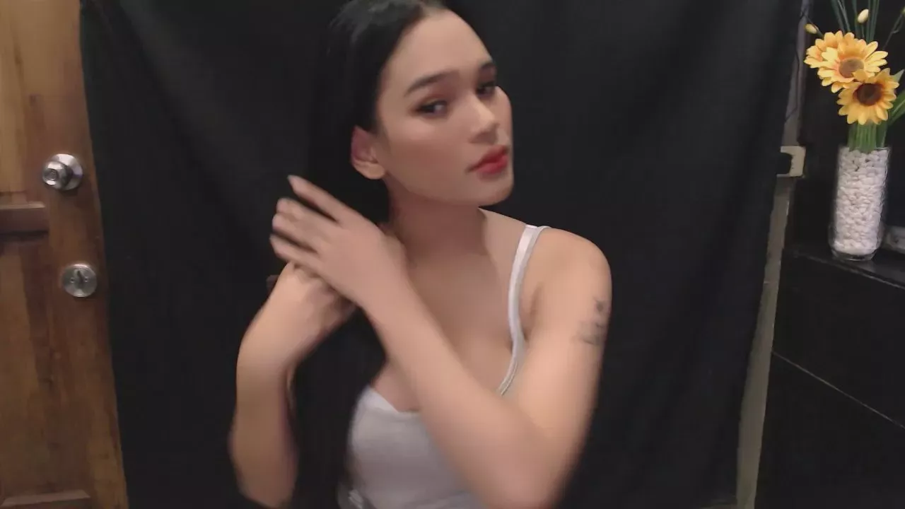 Offline FreshYoungTS on Cam4