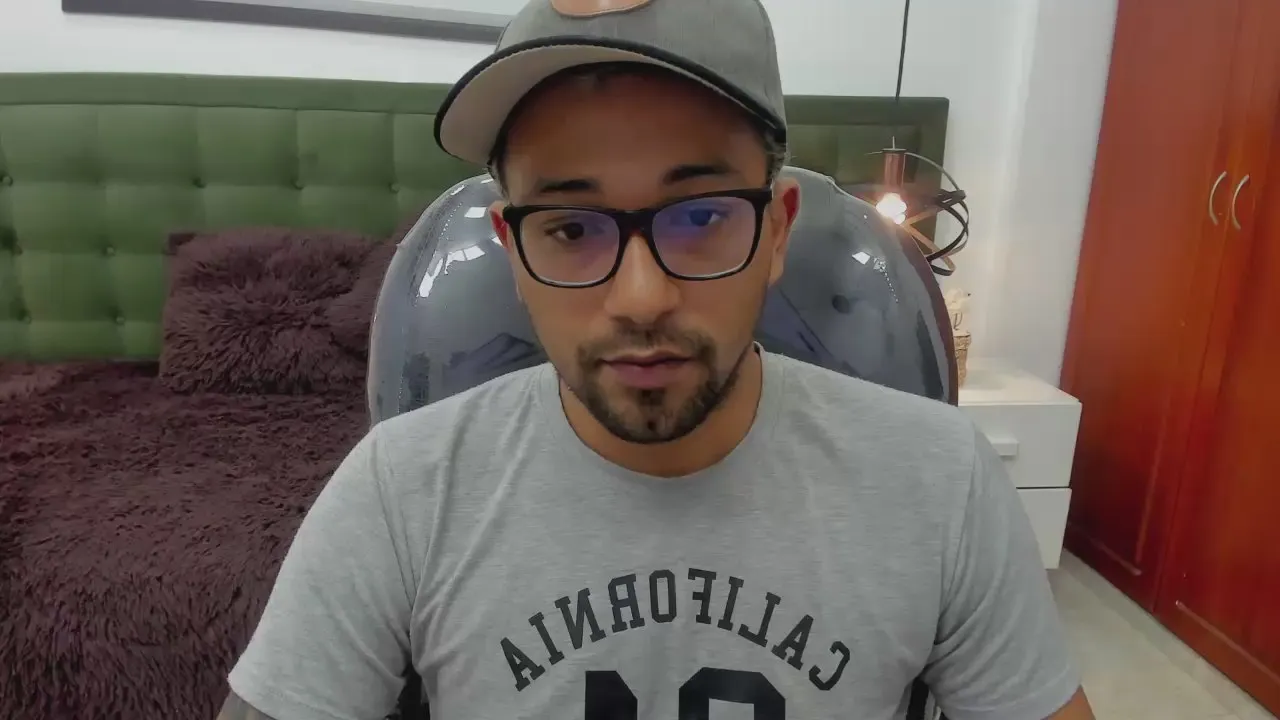 Offline fuckboy_bbc on Cam4