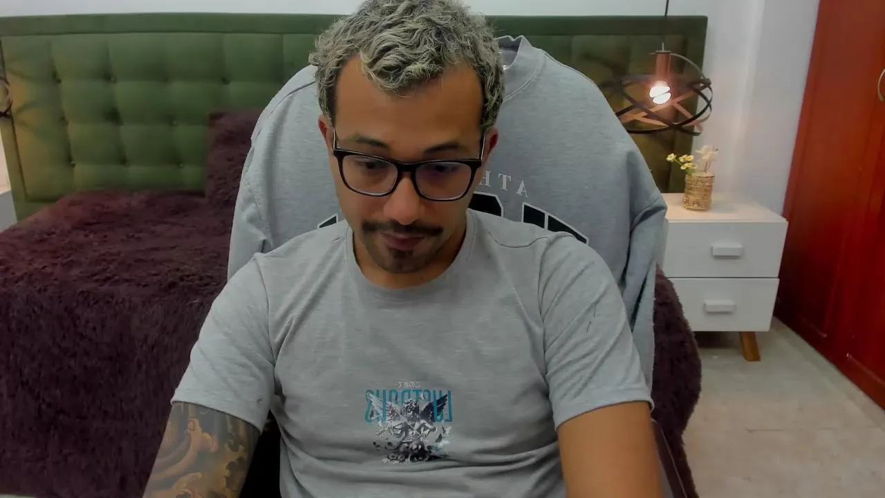 Offline fuckboy_bbc on Cam4