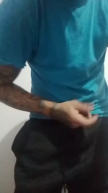 Offline fuckboyhot23 on Cam4