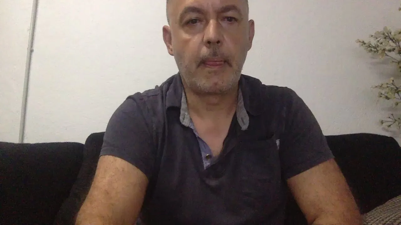 Offline futbolin84 on Cam4