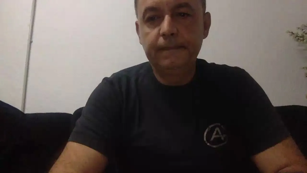 Offline futbolin84 on Cam4