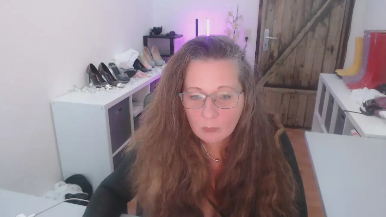 geilesluder753 —  #armpits #C2C #ass #cute #gamer #strapon #spanking