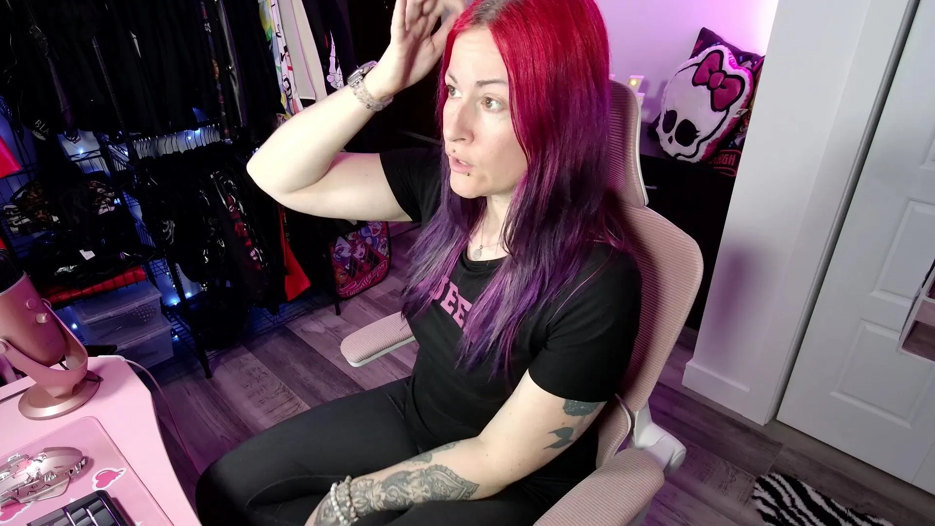 Freechat gennyrock on Cam4