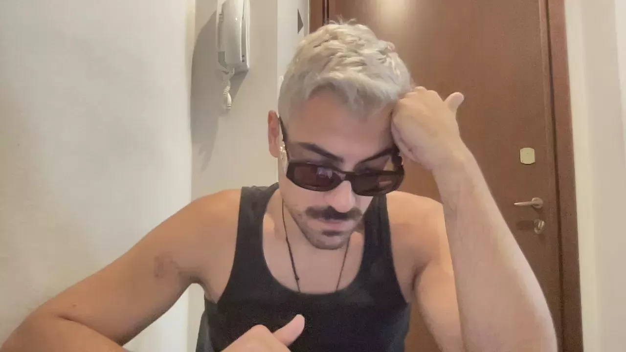 Offline Giovannuzz on Cam4