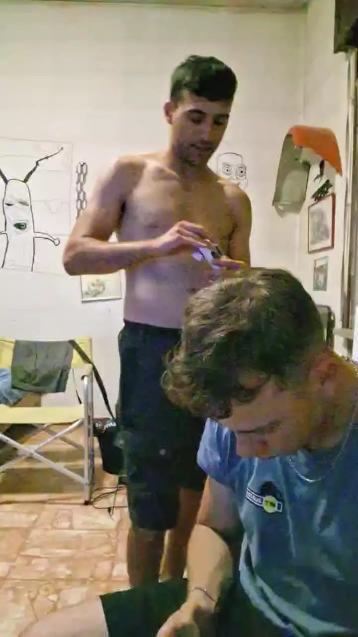 Offline Giritekno23 on Cam4