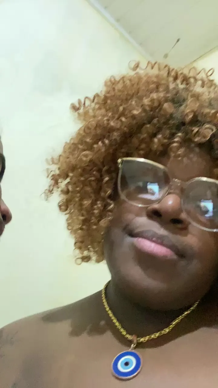 Offline Girl2774 on Cam4