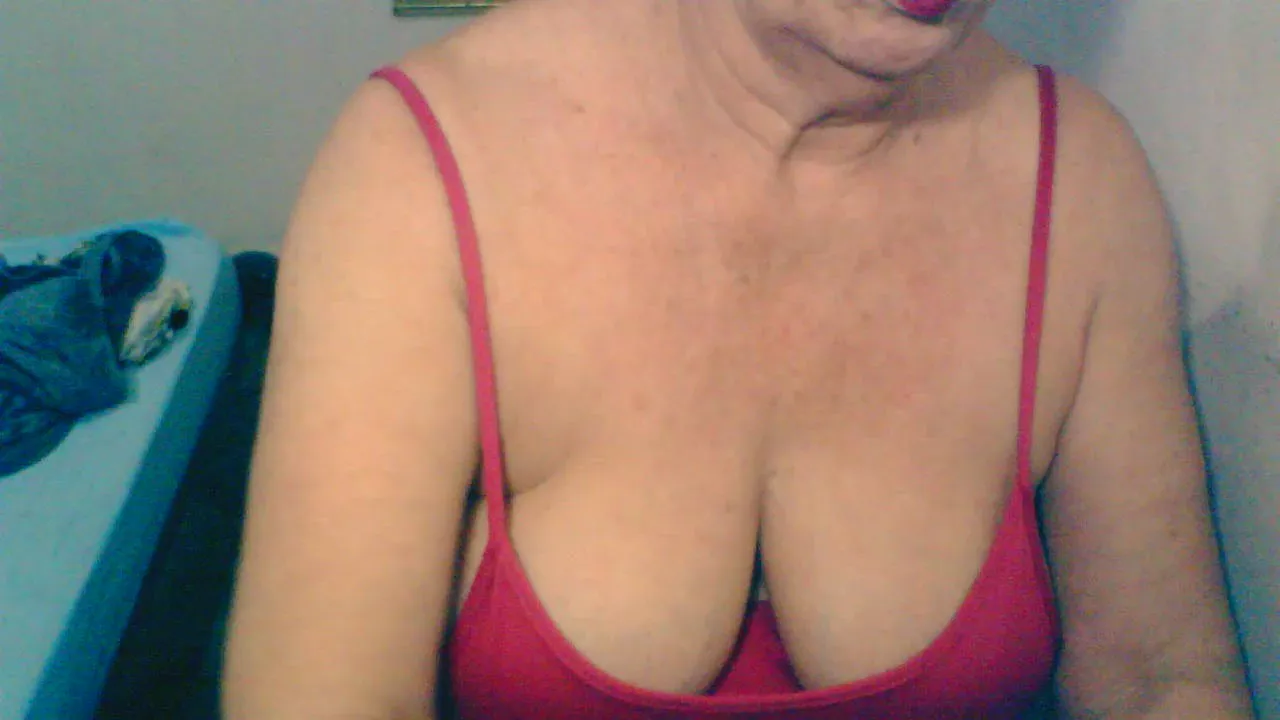 Freechat girlyold on Cam4