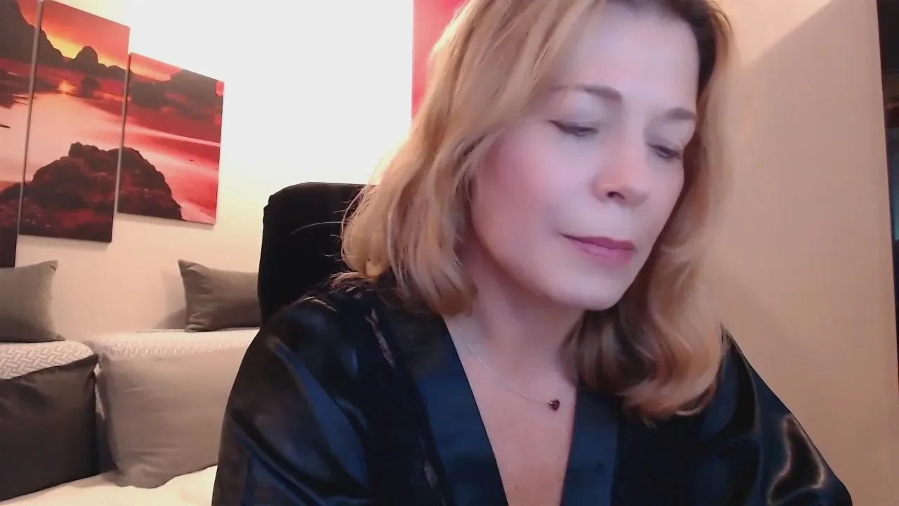 Offline Giulia_sweet on Cam4