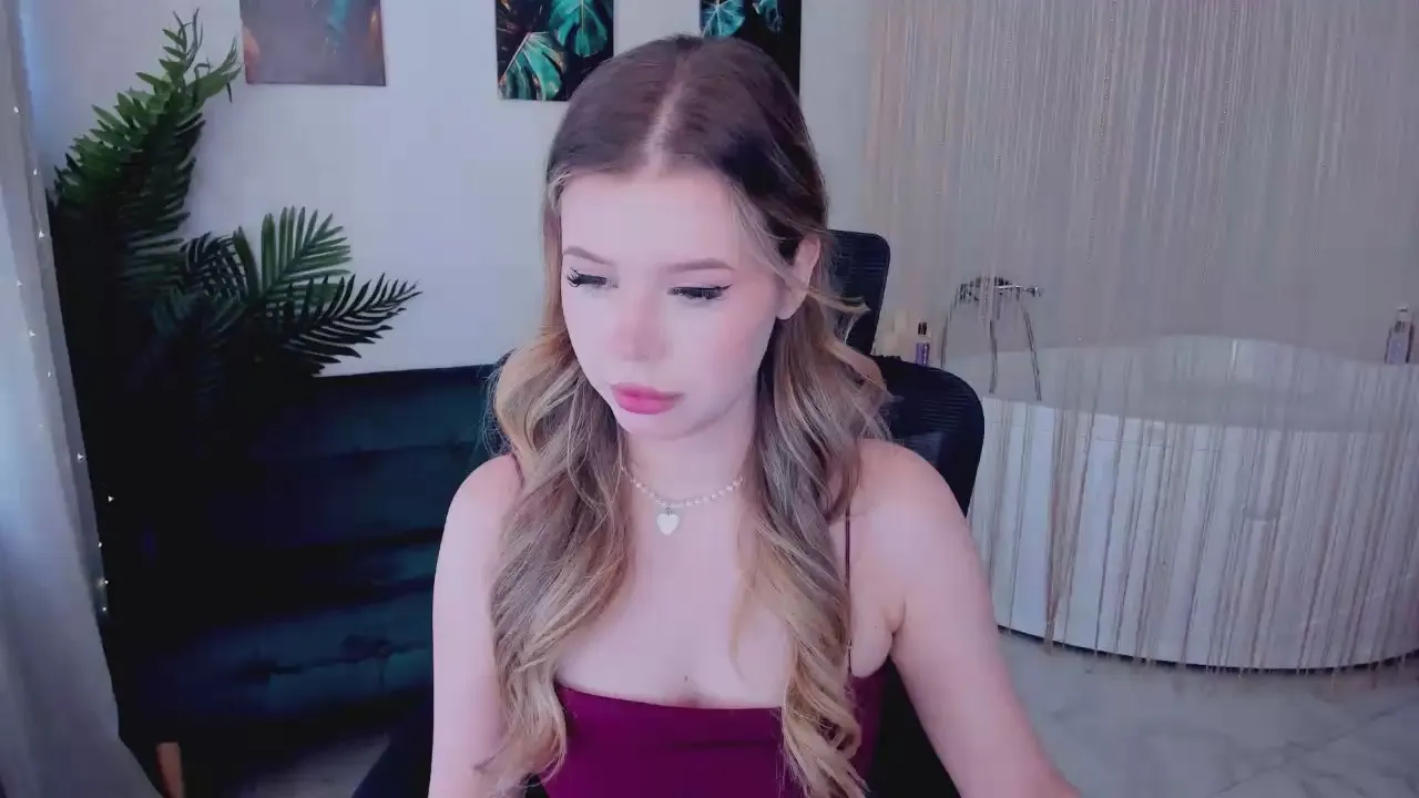 Offline GlamorousGirll on Cam4