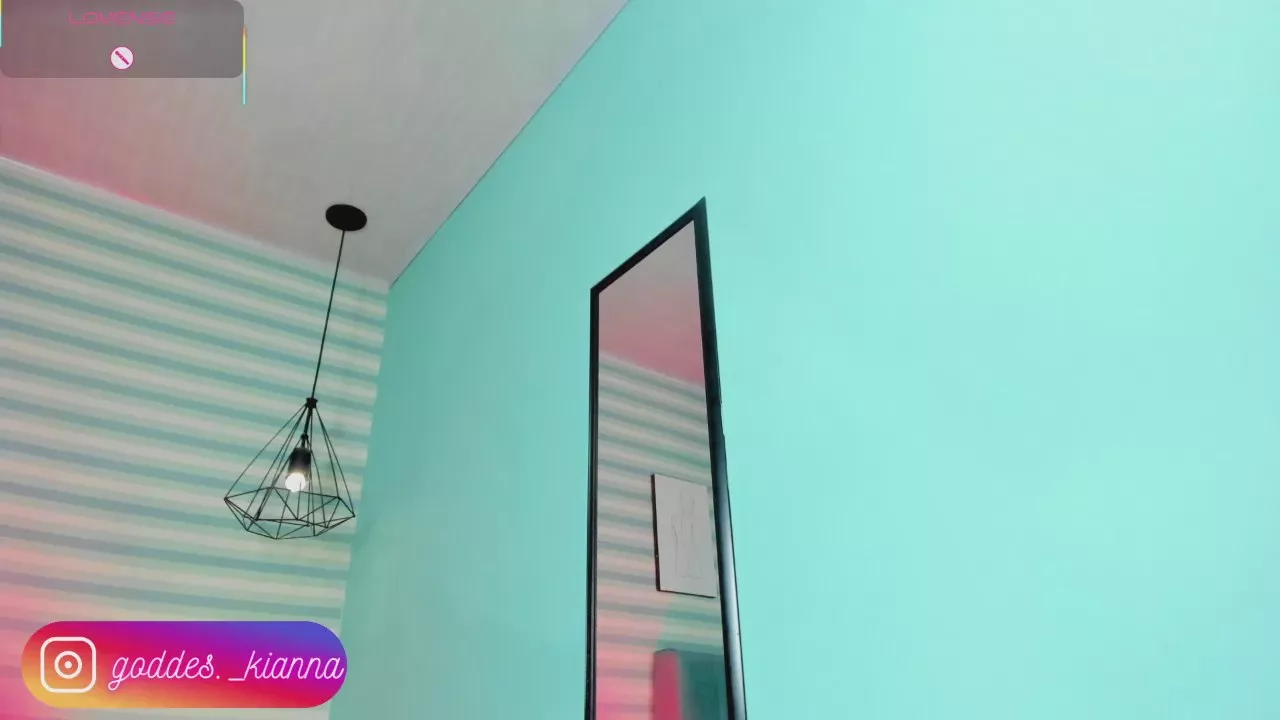 Offline goddess_kianna on Cam4