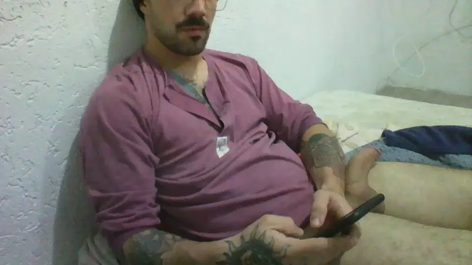 Offline gustavyuri on Cam4