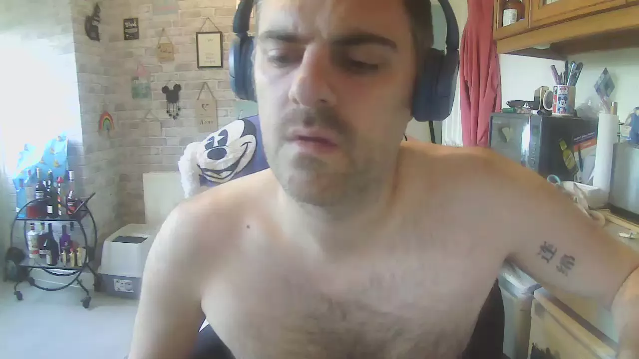 Offline HairyScottish on Cam4