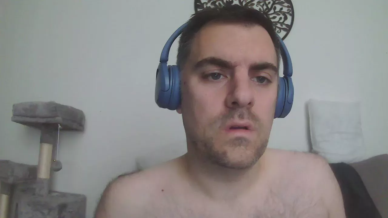 Offline HairyScottish on Cam4